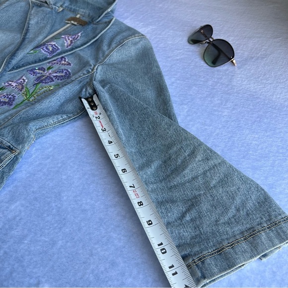 Women’s Sz M Classic Embroidered Denim Blazer Jacket Collar Neckline - Picture 13 of 16